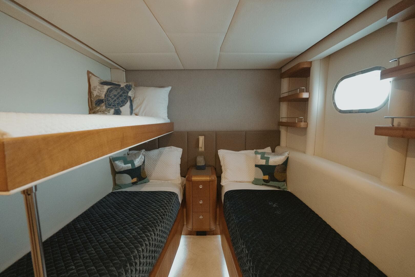 1996 Oceanfast 87 Enclosed Bridge Sportfish — photo 16