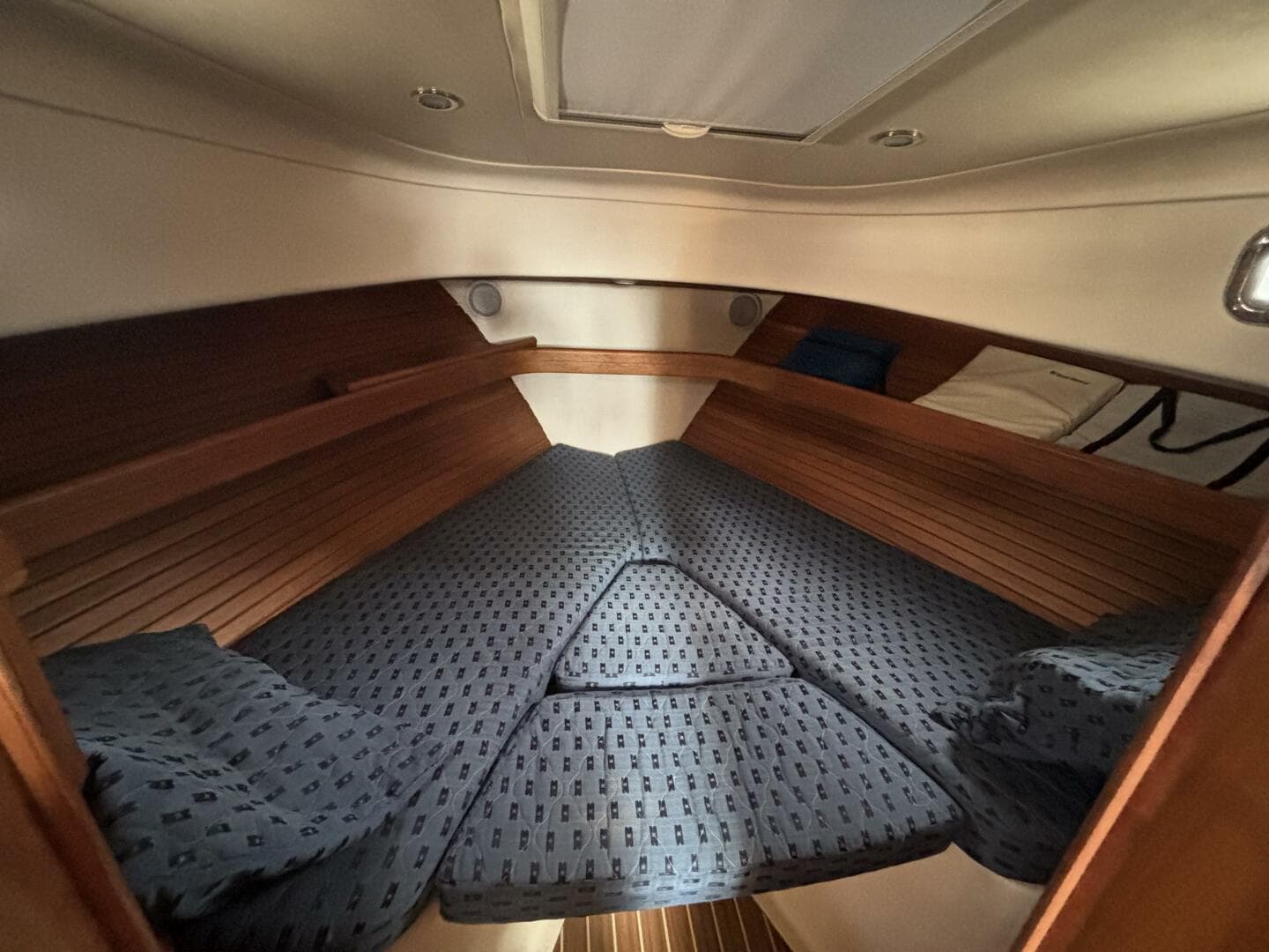 2005 Mainship Pilot 34 Rum Runner II — photo 24