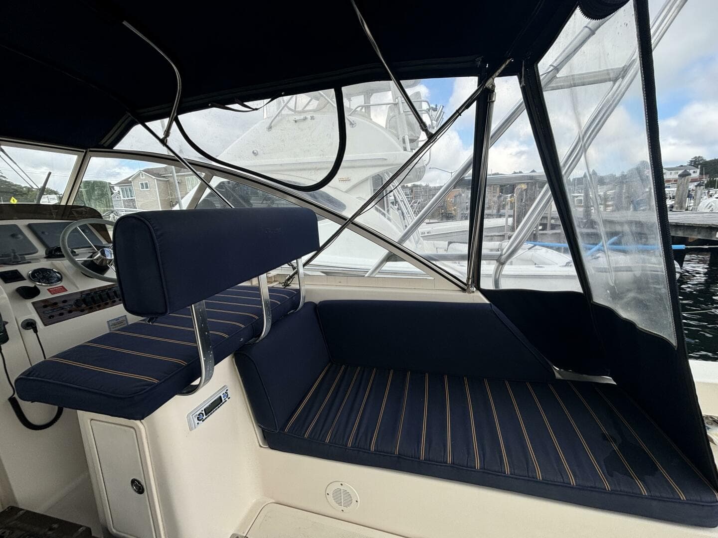 2005 Mainship Pilot 34 Rum Runner II — photo 12