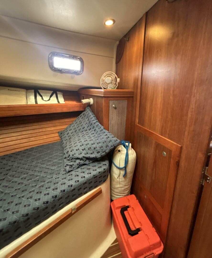 2005 Mainship Pilot 34 Rum Runner II — photo 26