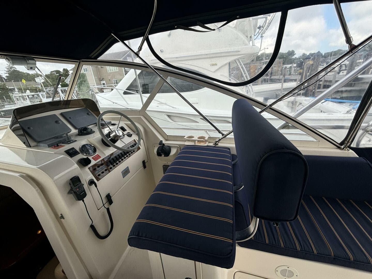 2005 Mainship Pilot 34 Rum Runner II — photo 13