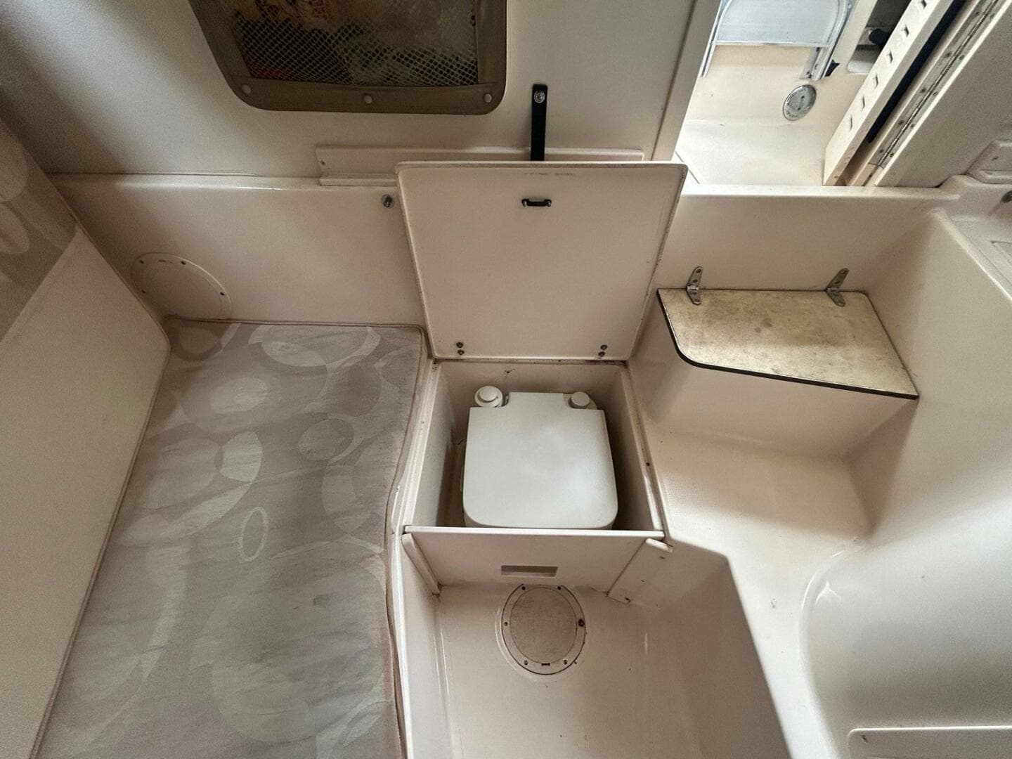 2004 Grady-White Gulfstream 232 — photo 23