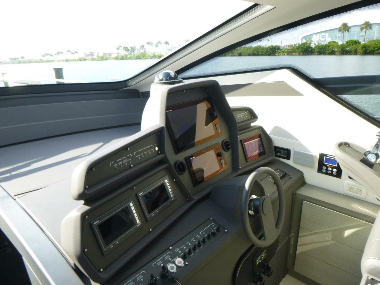 2020 Pershing 62 — photo 33