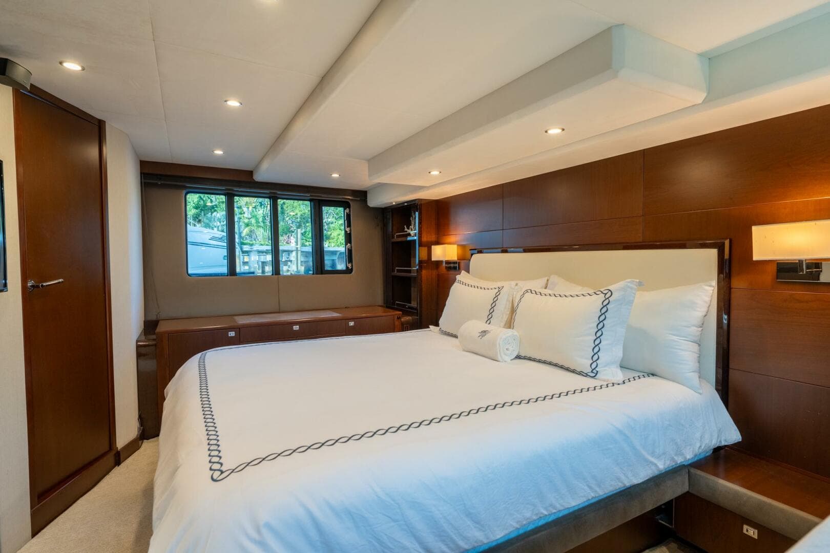 2012 Princess 64 Flybridge — photo 39