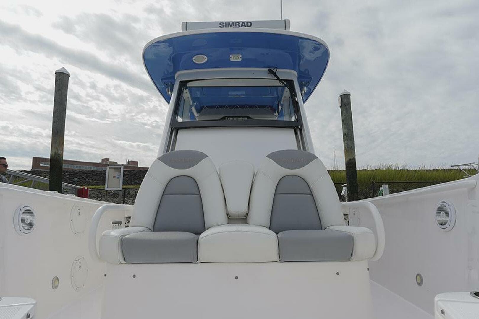 2015 Everglades 295 Center Console — photo 25