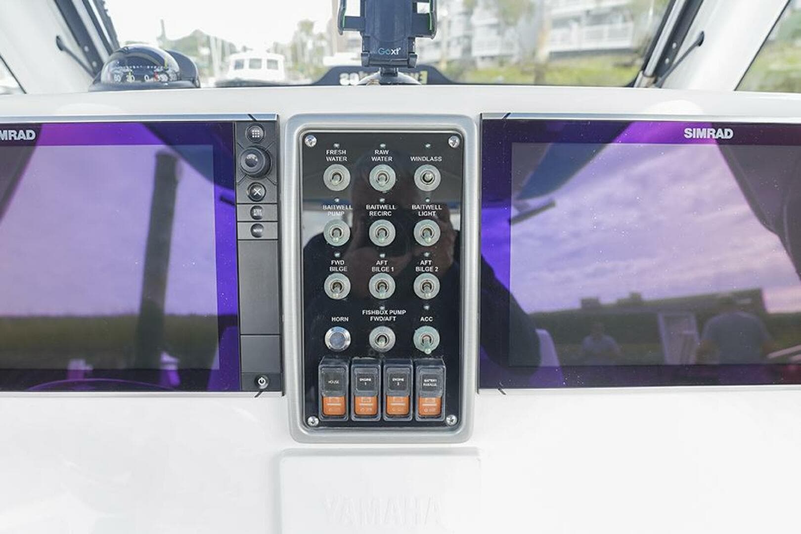 2015 Everglades 295 Center Console — photo 16
