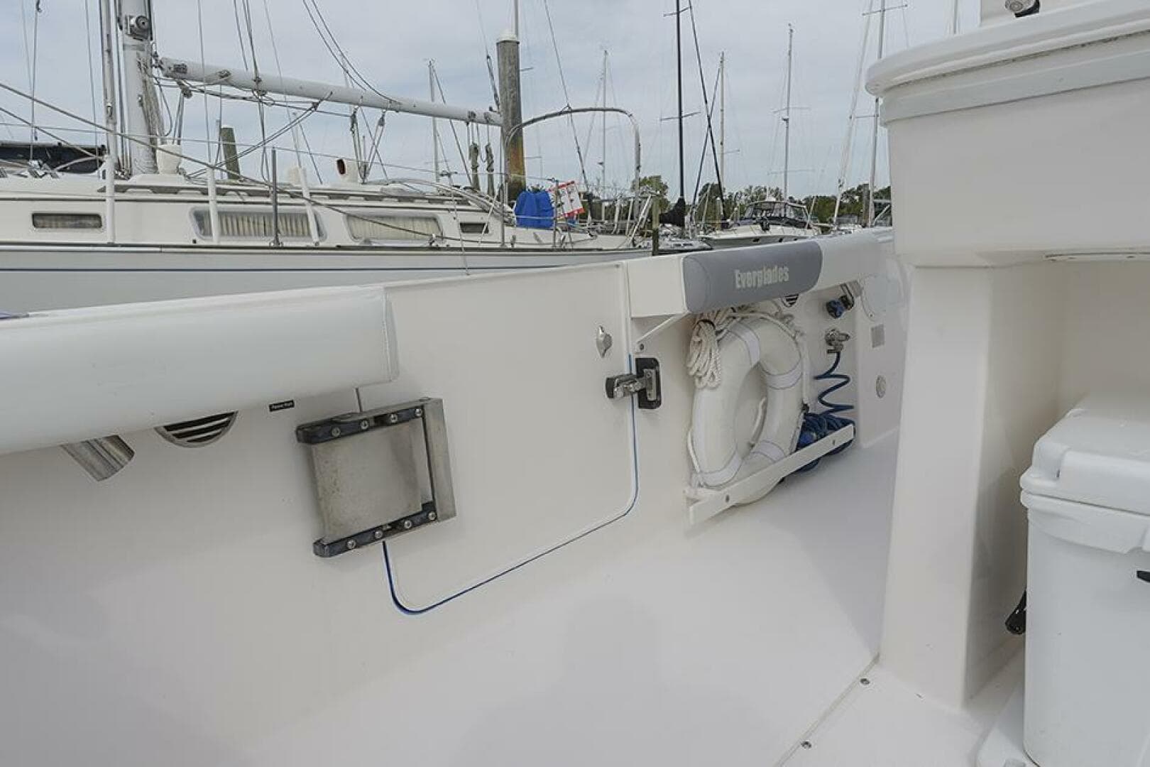 2015 Everglades 295 Center Console — photo 13