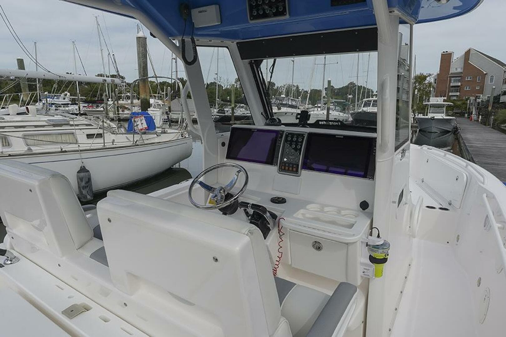 2015 Everglades 295 Center Console — photo 14