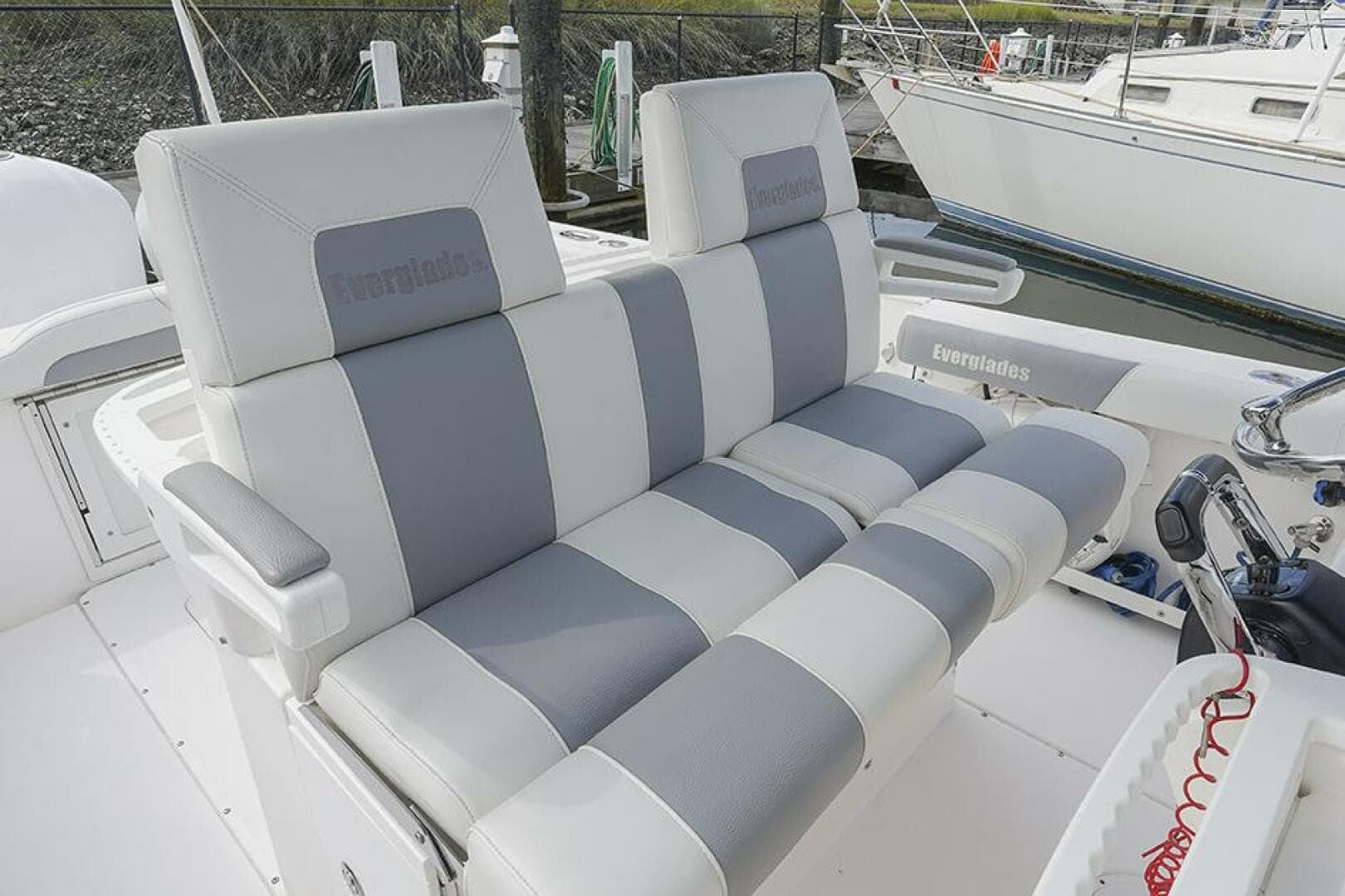 2015 Everglades 295 Center Console — photo 19