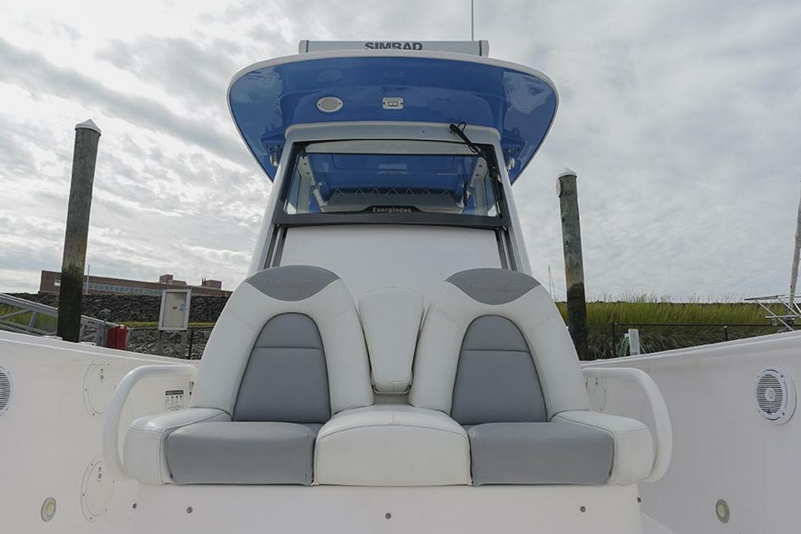 2015 Everglades 295 Center Console — photo 24