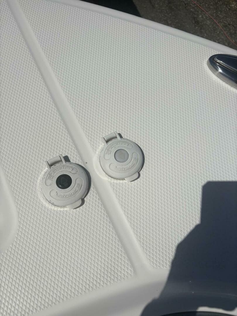 2021 Robalo R317 Dual Console — photo 21