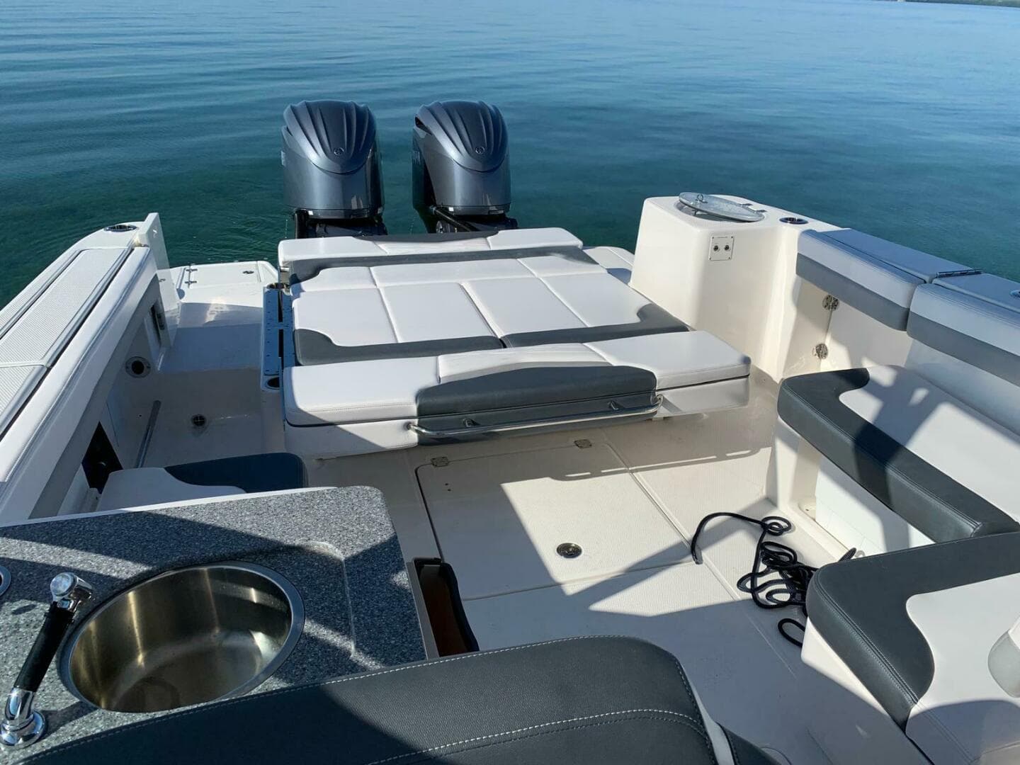2021 Robalo R317 Dual Console — photo 3