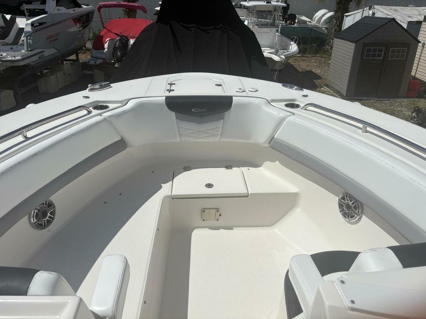 2021 Robalo R317 Dual Console — photo 16