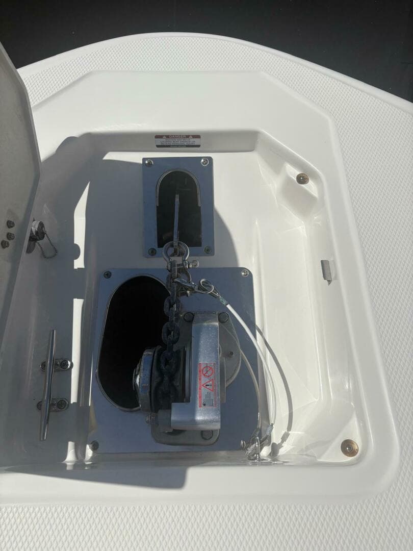 2021 Robalo R317 Dual Console — photo 20