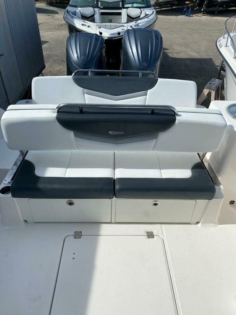 2021 Robalo R317 Dual Console — photo 24