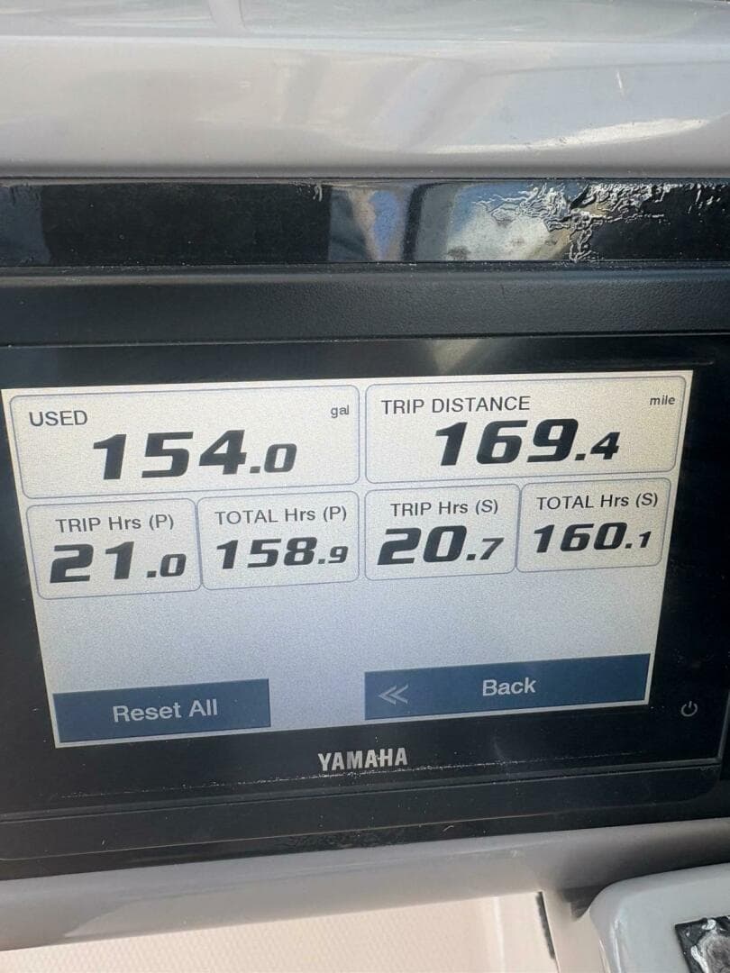 2021 Robalo R317 Dual Console — photo 7