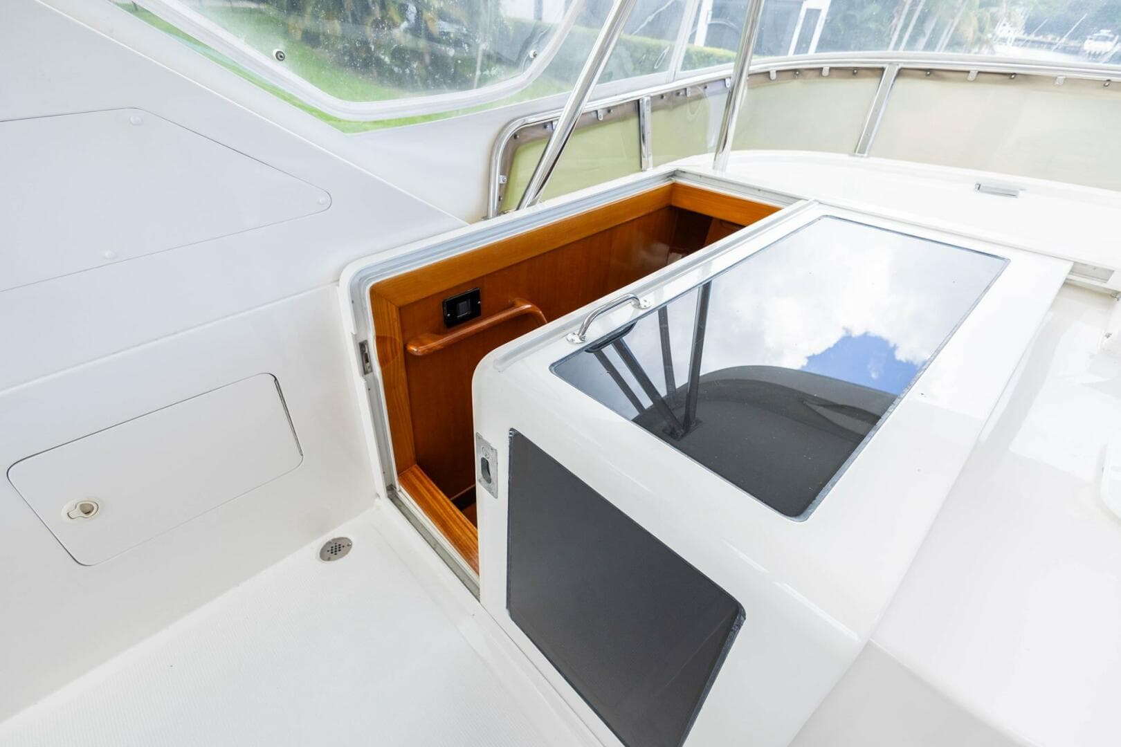 2005 Ocean Alexander Raised Pilothouse Flybridge Sedan — photo 24