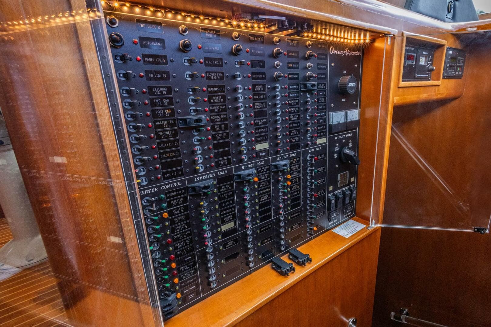 2005 Ocean Alexander Raised Pilothouse Flybridge Sedan — photo 15