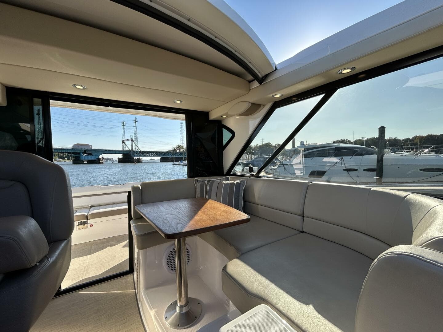 2018 Regal 42 Sport Coupe — photo 13