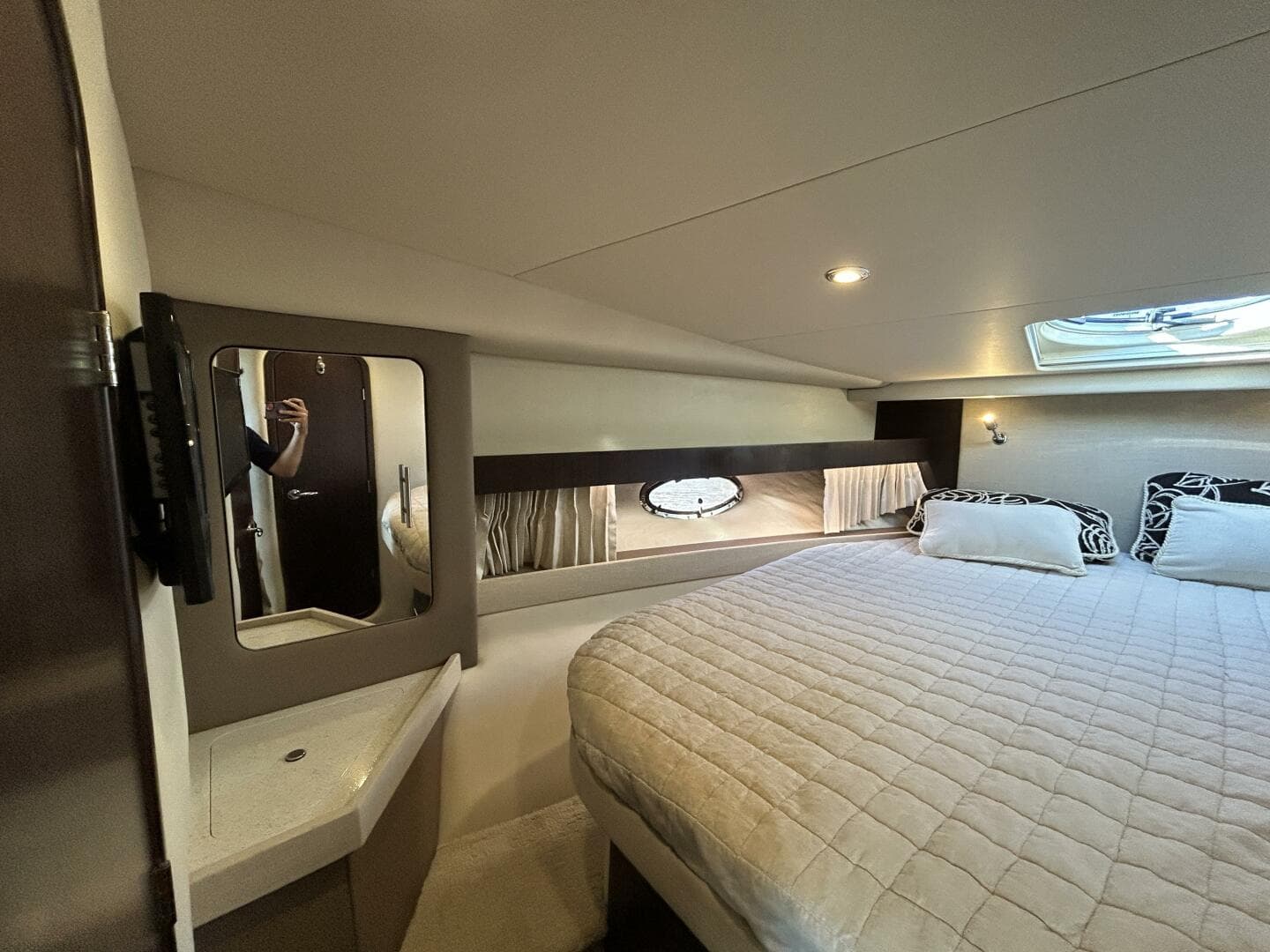 2018 Regal 42 Sport Coupe — photo 19