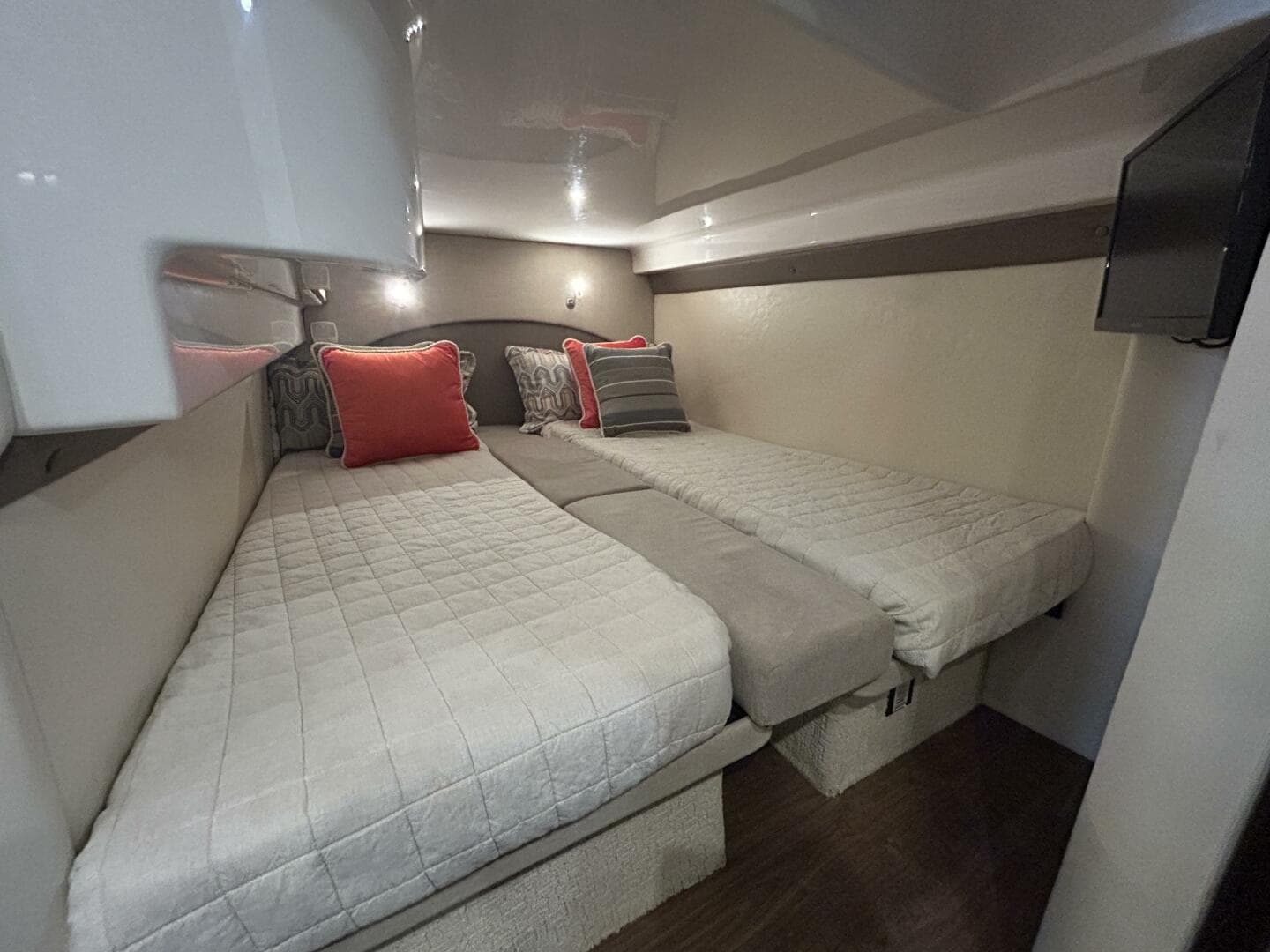 2018 Regal 42 Sport Coupe — photo 23