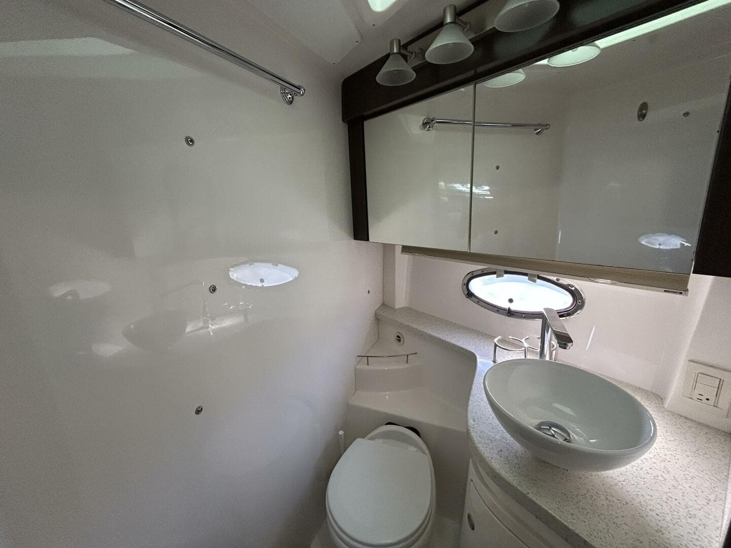 2018 Regal 42 Sport Coupe — photo 20