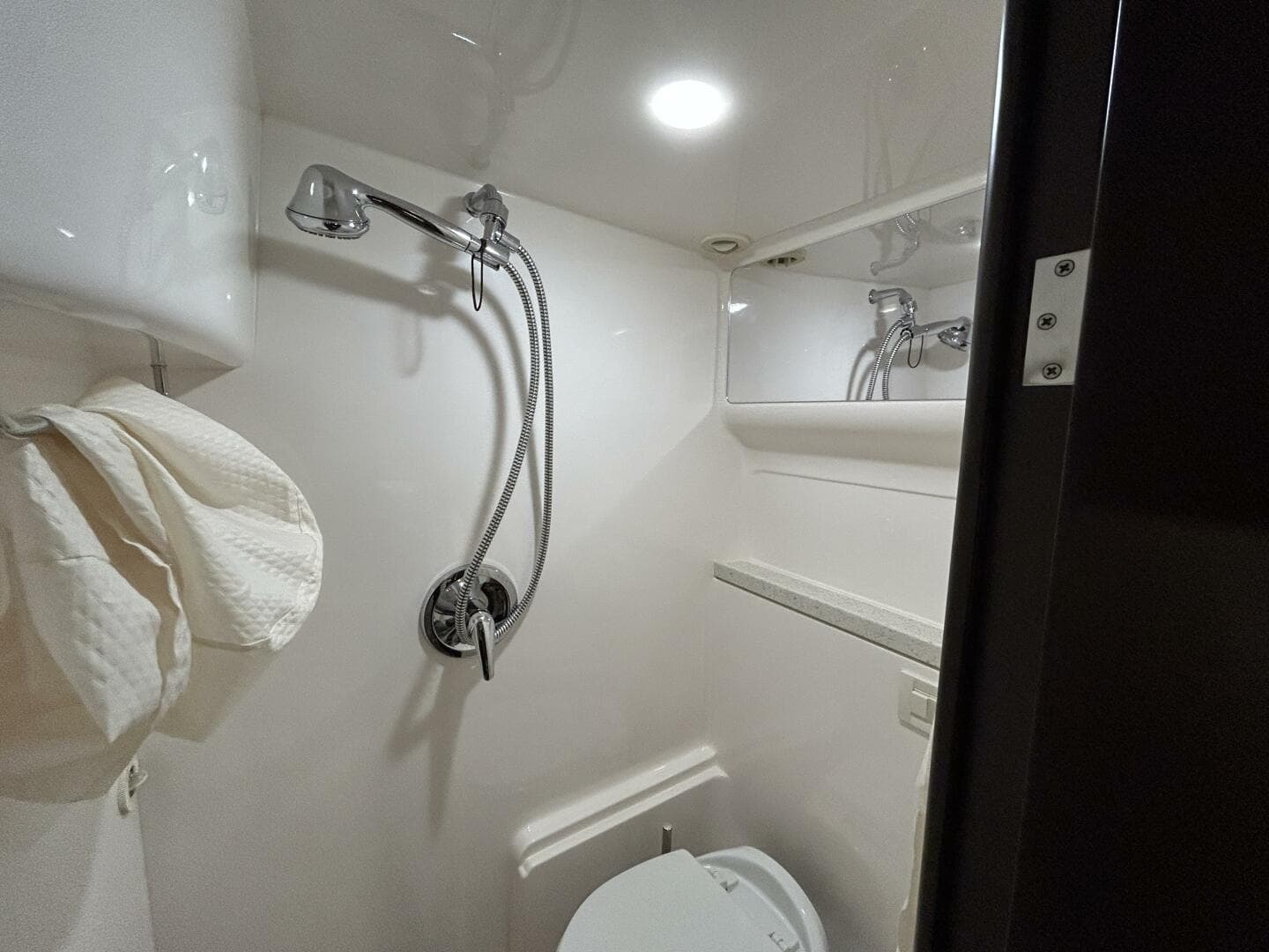 2018 Regal 42 Sport Coupe — photo 24