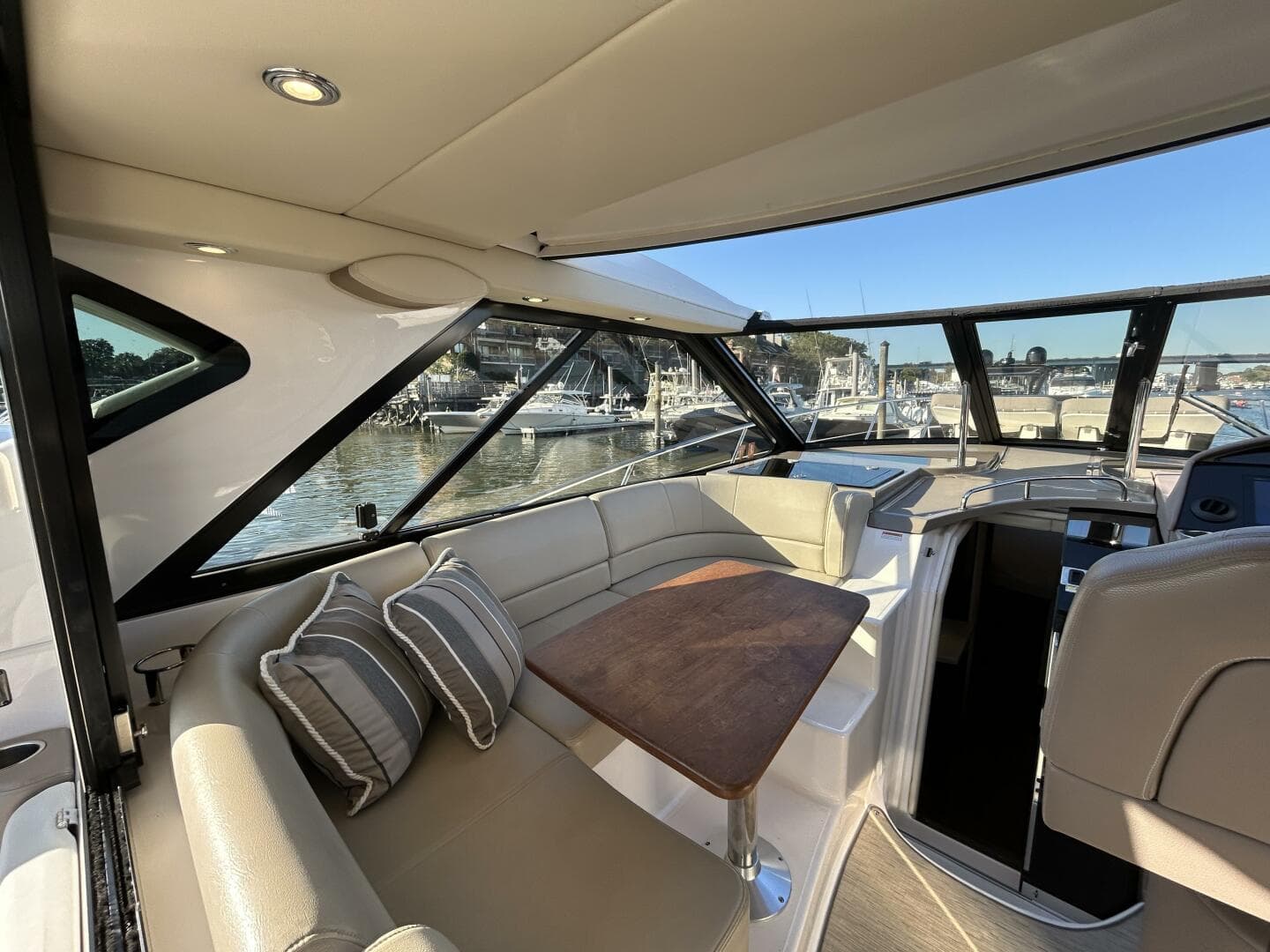 2018 Regal 42 Sport Coupe — photo 8