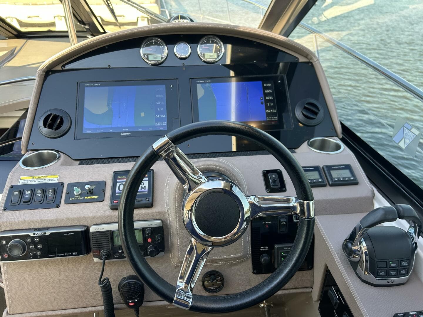 2018 Regal 42 Sport Coupe — photo 11