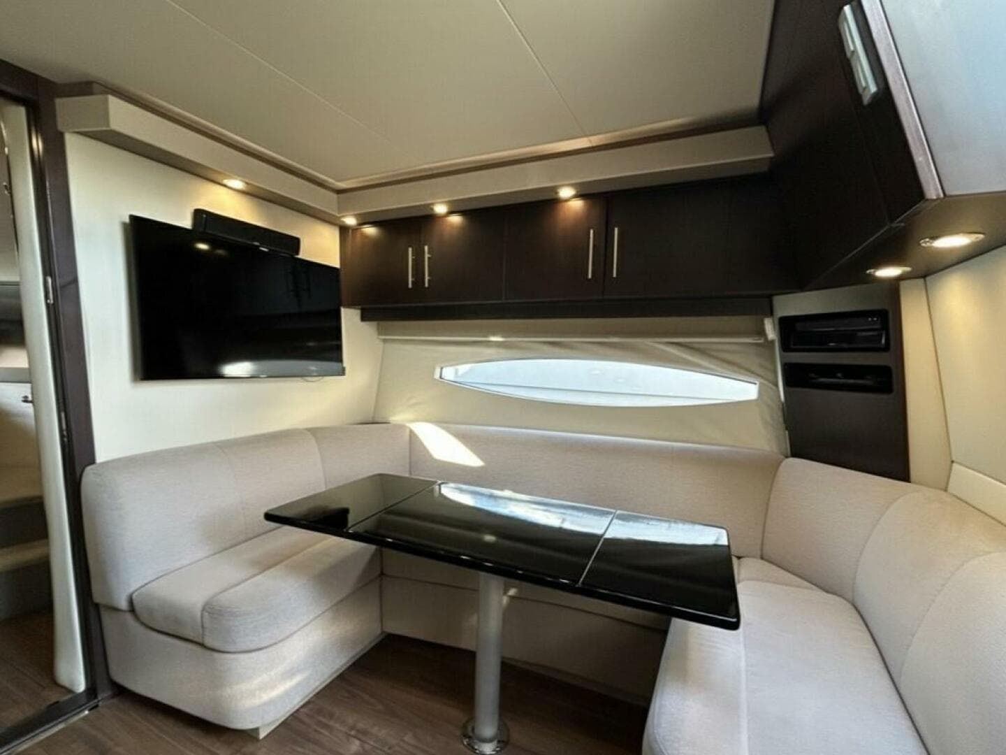 2018 Regal 42 Sport Coupe — photo 16