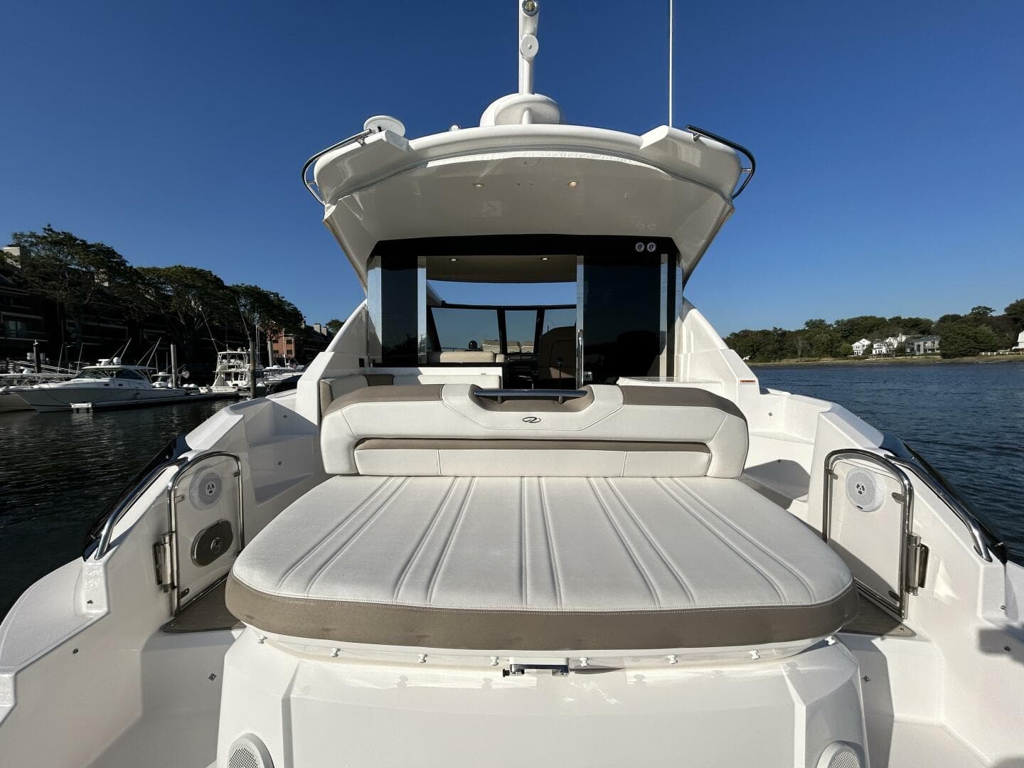 2018 Regal 42 Sport Coupe — photo 4