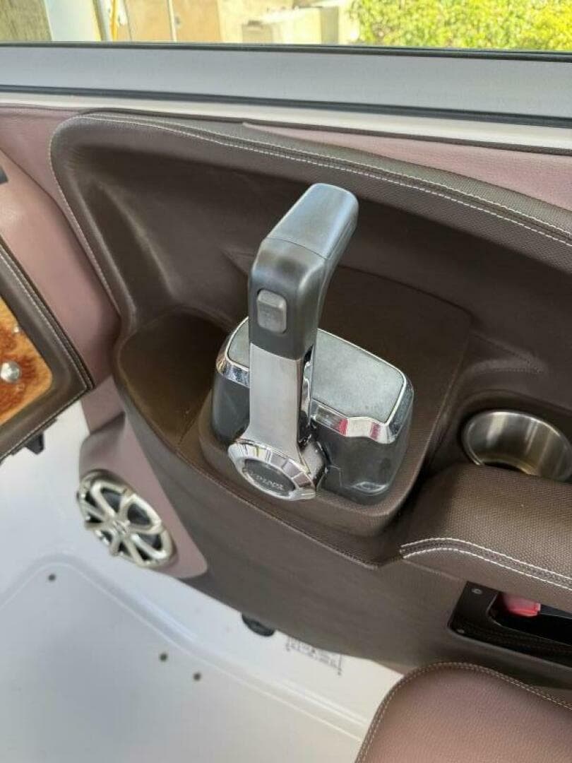 2010 Cobalt 296 — photo 16