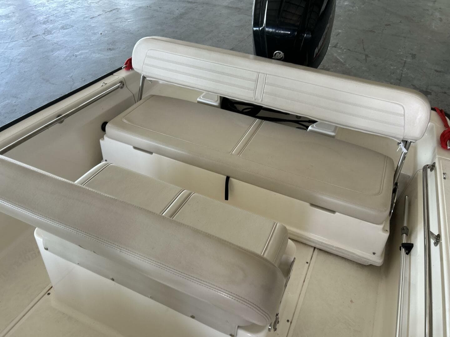 2020 Boston Whaler — photo 9