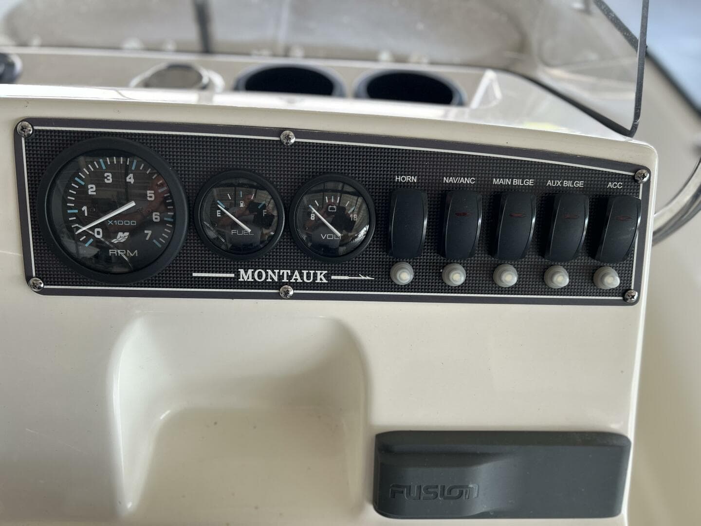 2020 Boston Whaler — photo 12