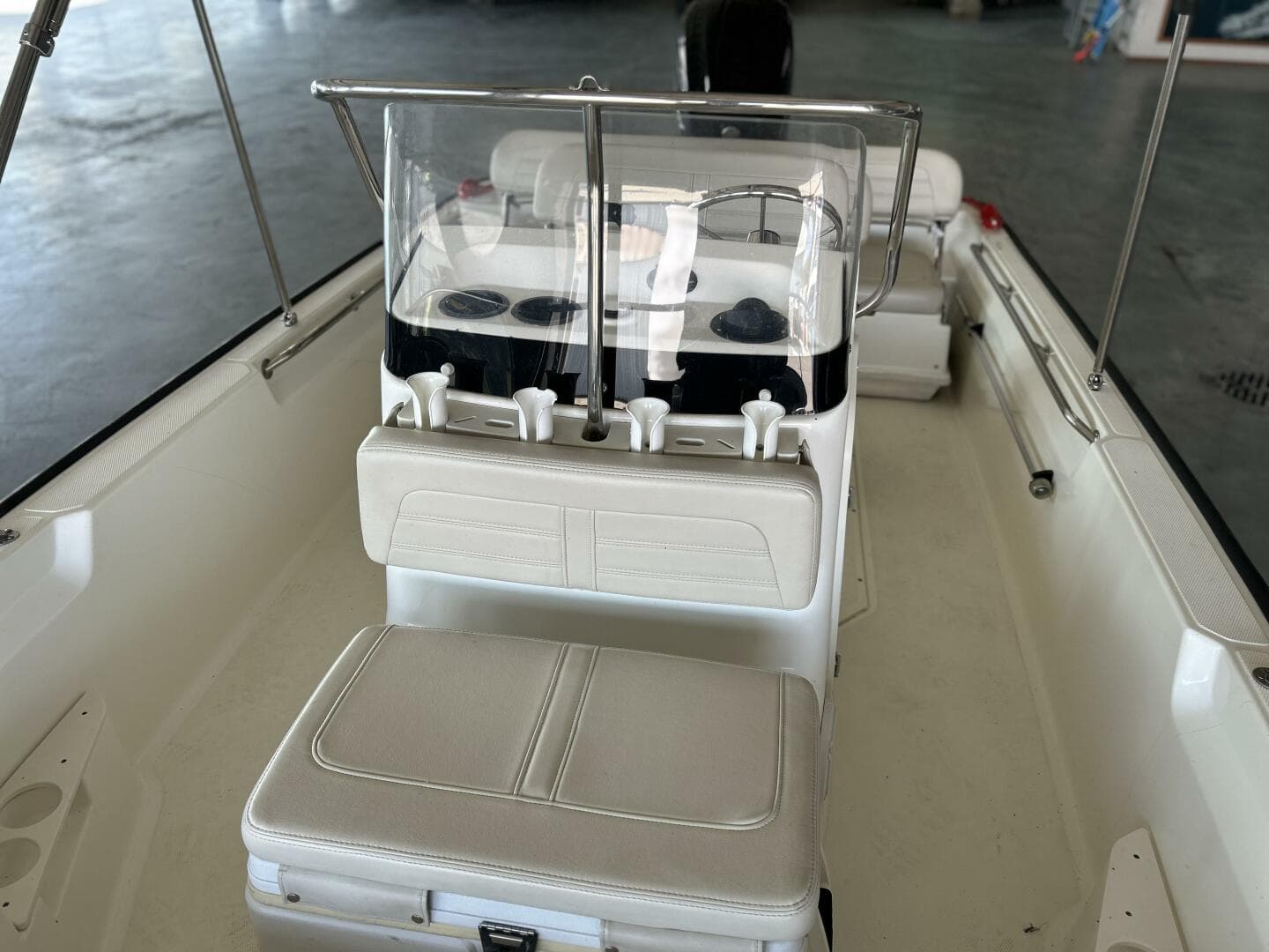 2020 Boston Whaler — photo 8