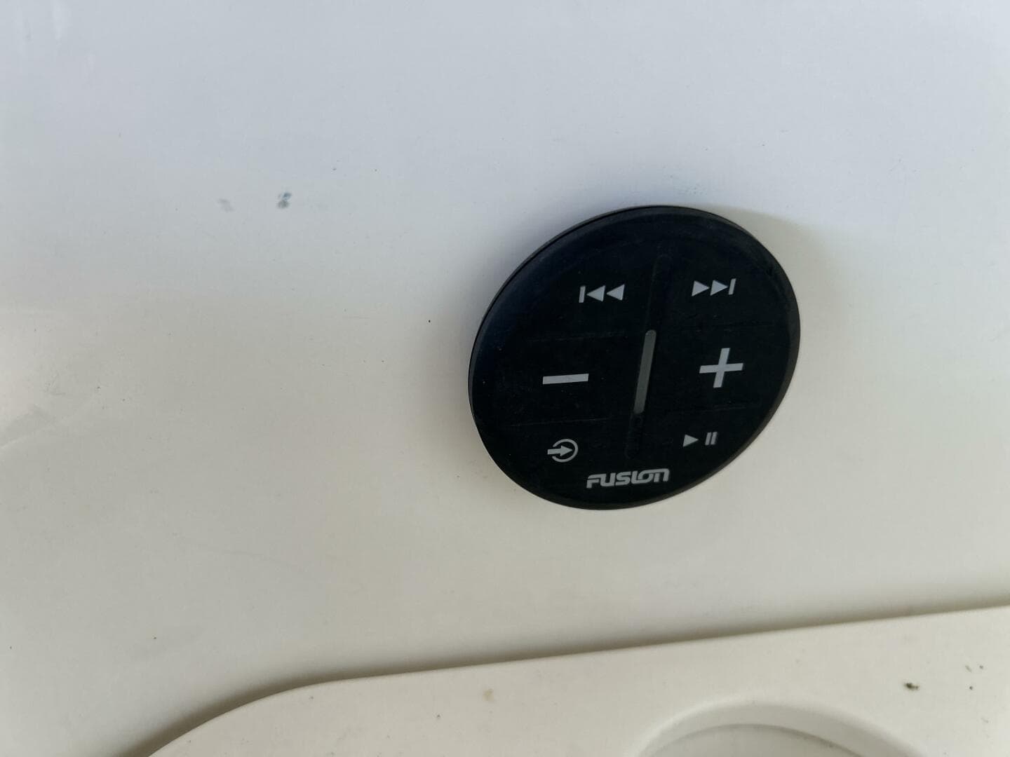 2020 Boston Whaler — photo 17