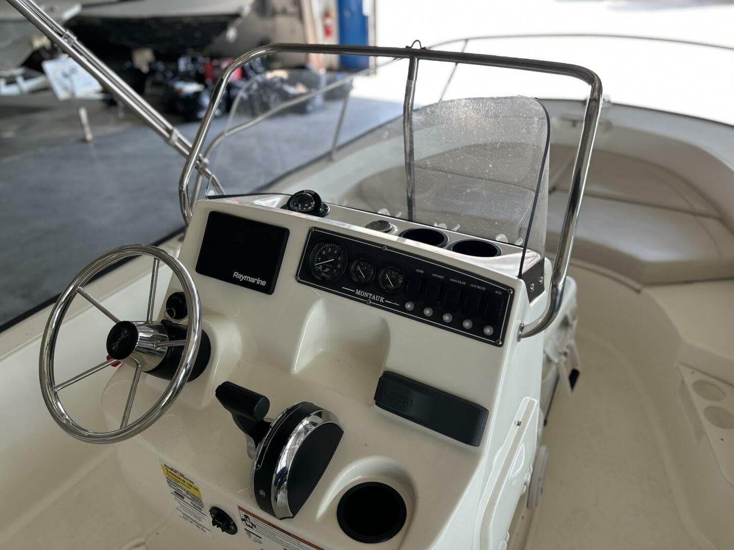 2020 Boston Whaler — photo 11
