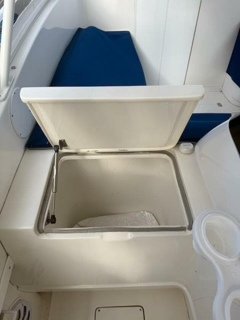 2000 Intrepid 356 Cuddy — photo 10