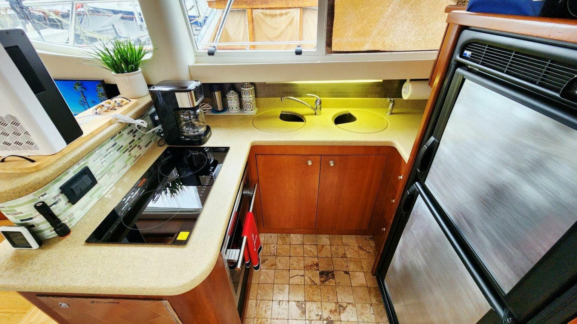 2000 Cruisers Yachts 4450 Express — photo 40