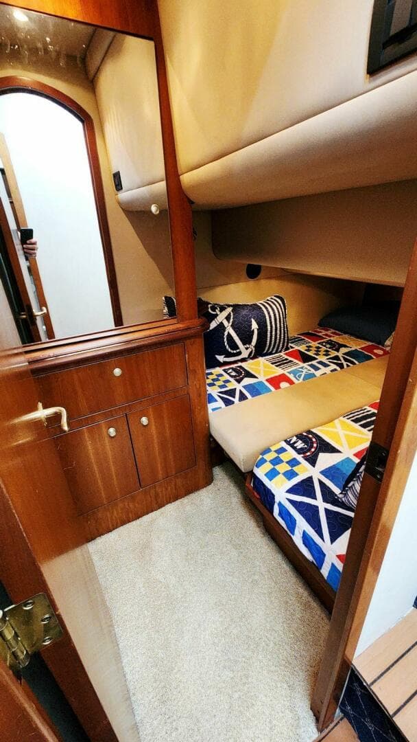 2000 Cruisers Yachts 4450 Express — photo 43