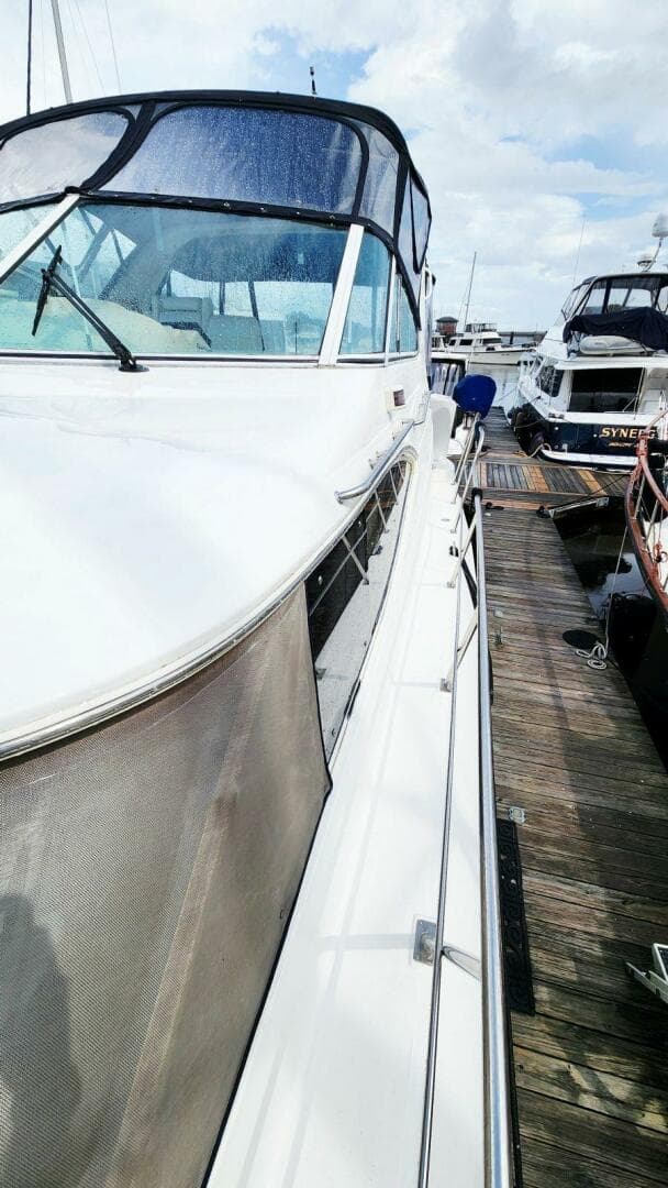 2000 Cruisers Yachts 4450 Express — photo 12