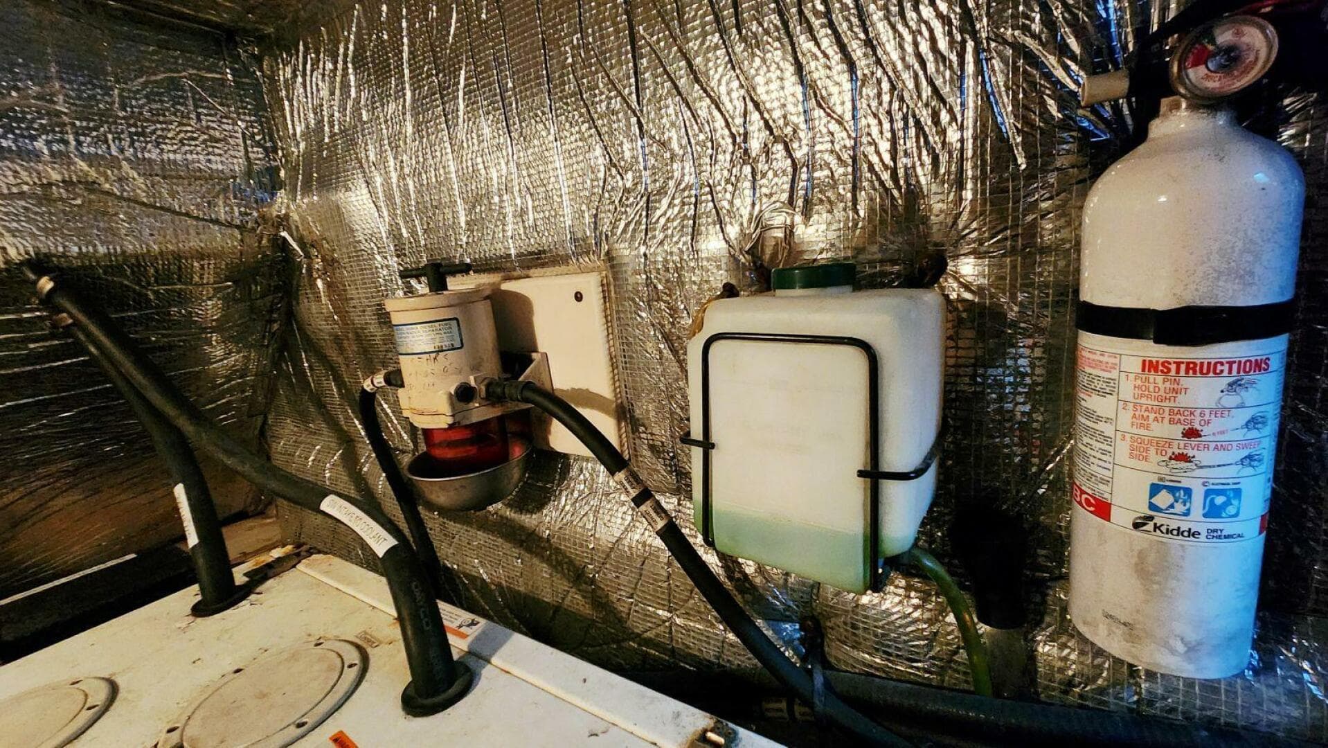 2000 Cruisers Yachts 4450 Express — photo 69