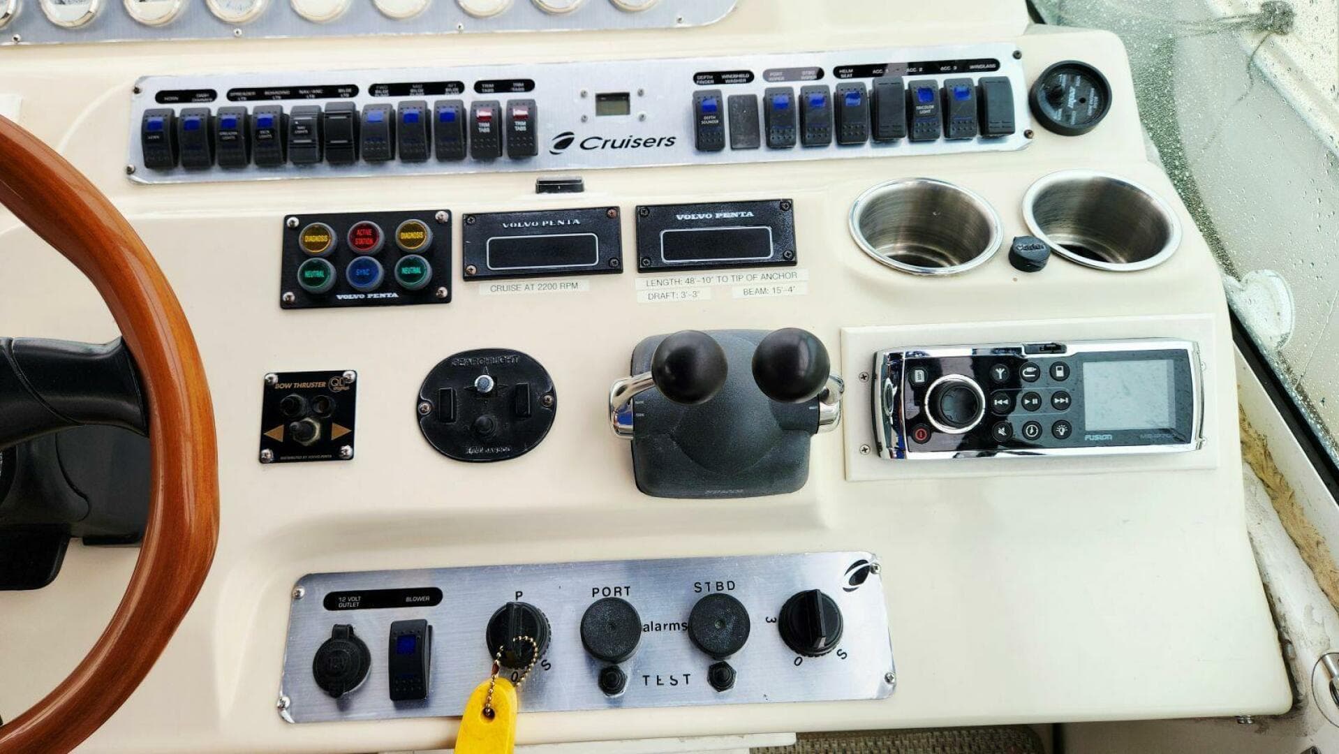 2000 Cruisers Yachts 4450 Express — photo 22