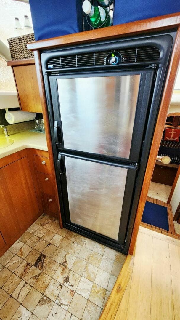 2000 Cruisers Yachts 4450 Express — photo 41