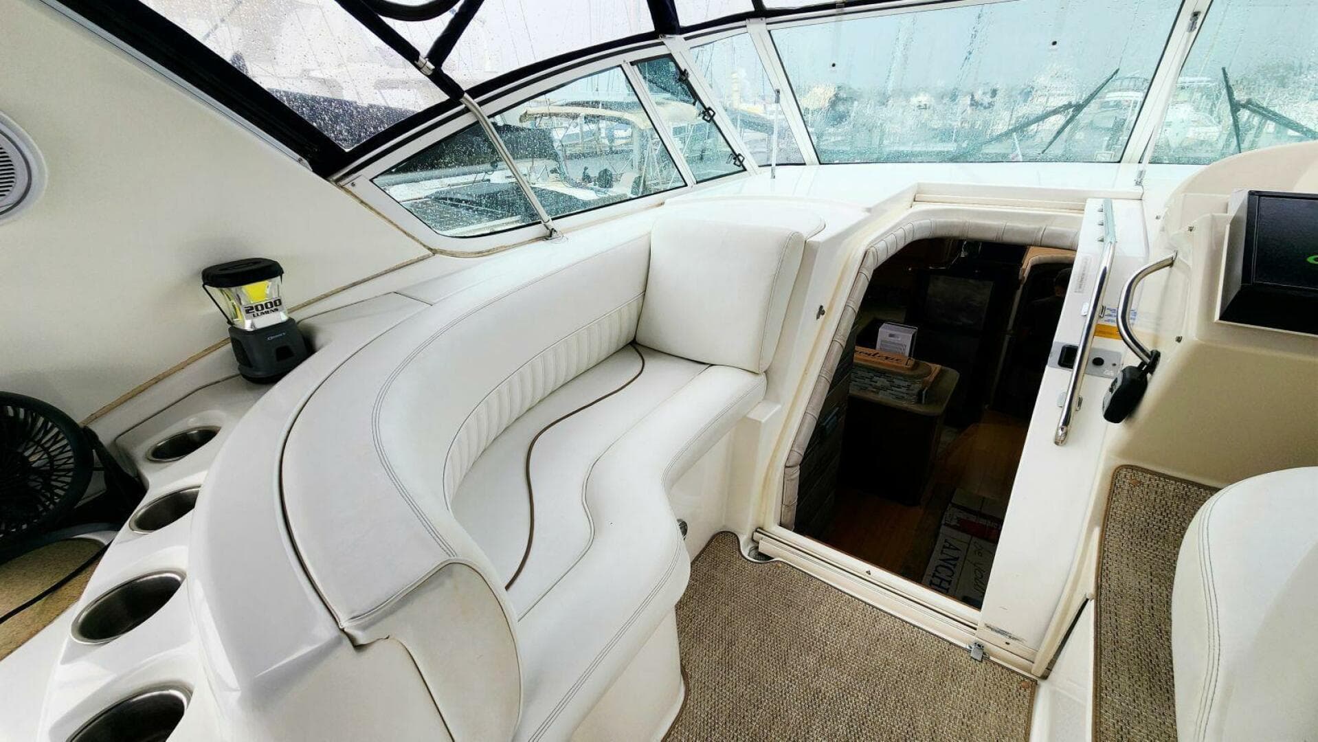 2000 Cruisers Yachts 4450 Express — photo 17