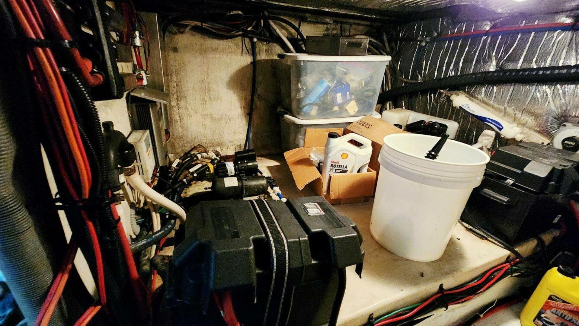 2000 Cruisers Yachts 4450 Express — photo 68