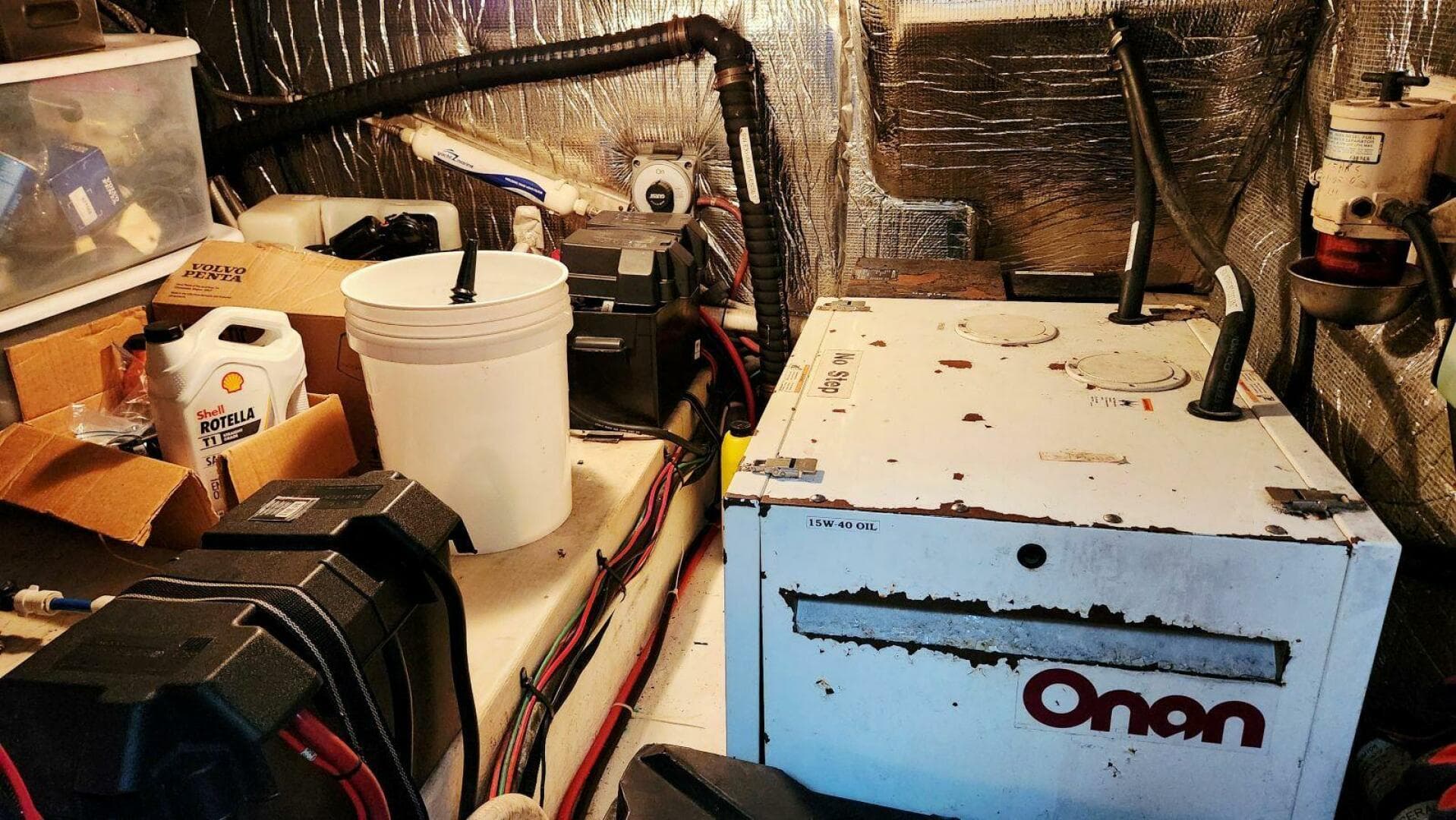 2000 Cruisers Yachts 4450 Express — photo 66