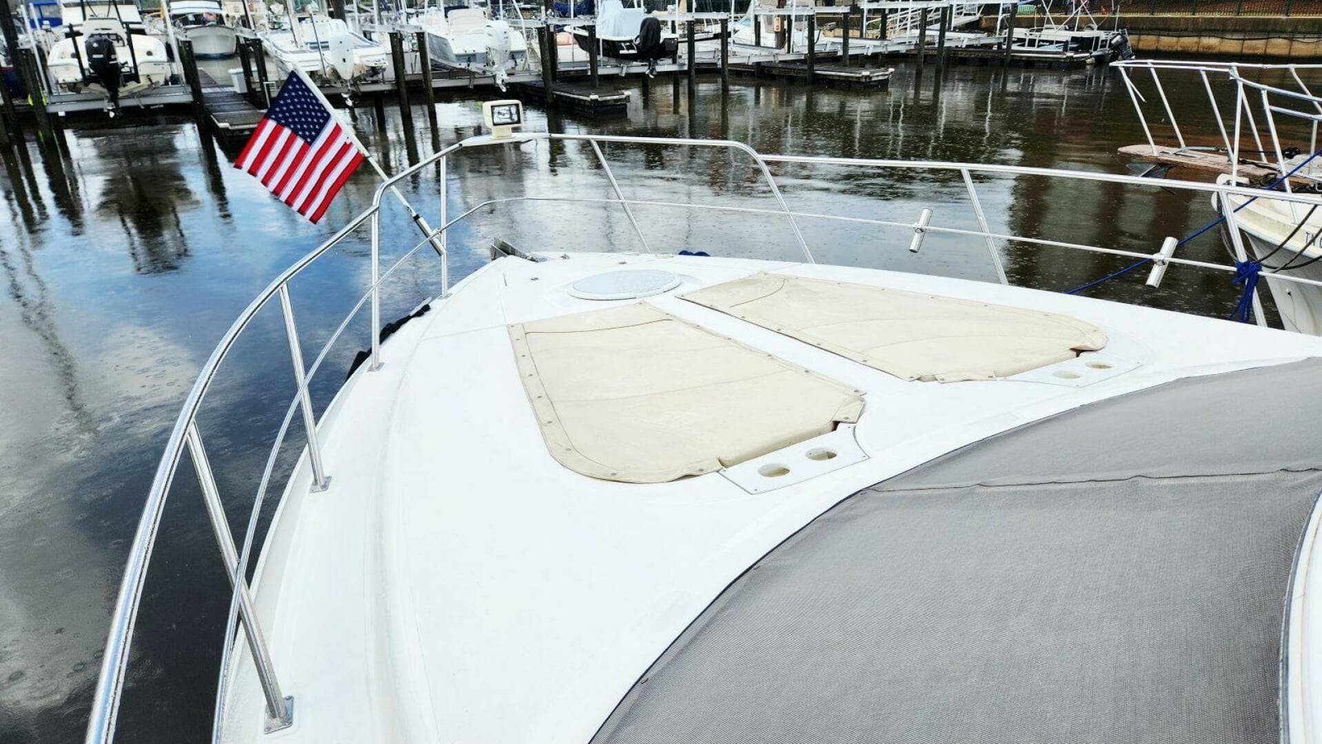 2000 Cruisers Yachts 4450 Express — photo 7