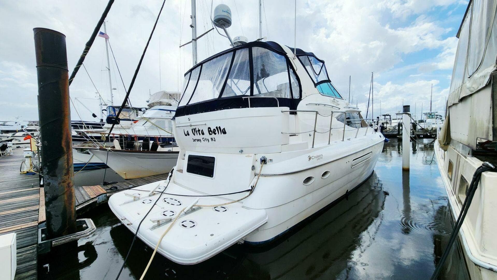 2000 Cruisers Yachts 4450 Express — photo 3