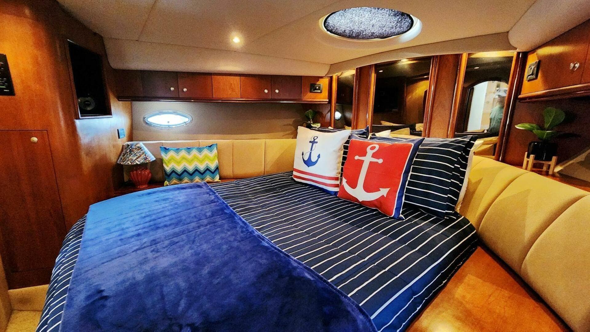 2000 Cruisers Yachts 4450 Express — photo 49